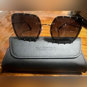 $451 Authentic Valentino VA2052 3039/8G Women Black Square Sunglasses 58/16/145